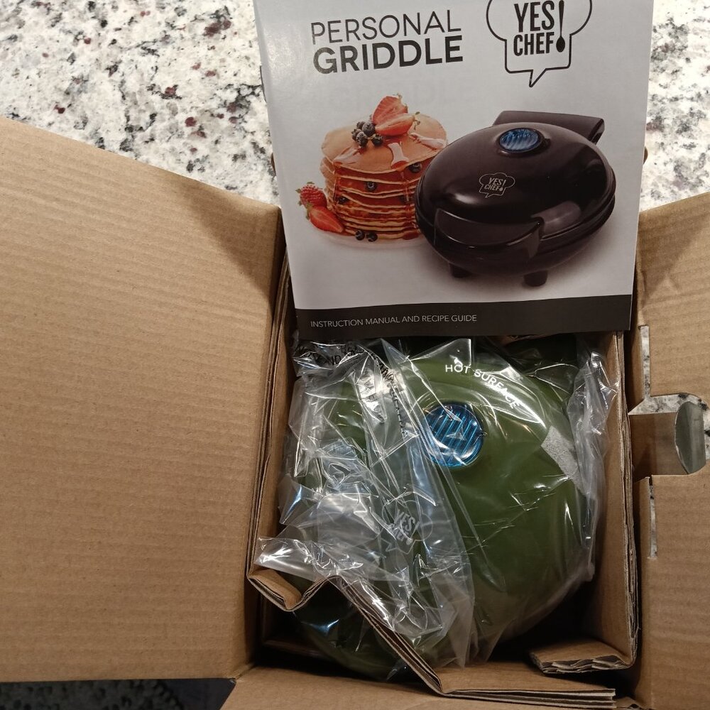 YES CHEF MINI ELECTRIC GRIDDLE, GREEN, by Storebound (NEW IN GIFT BOX)